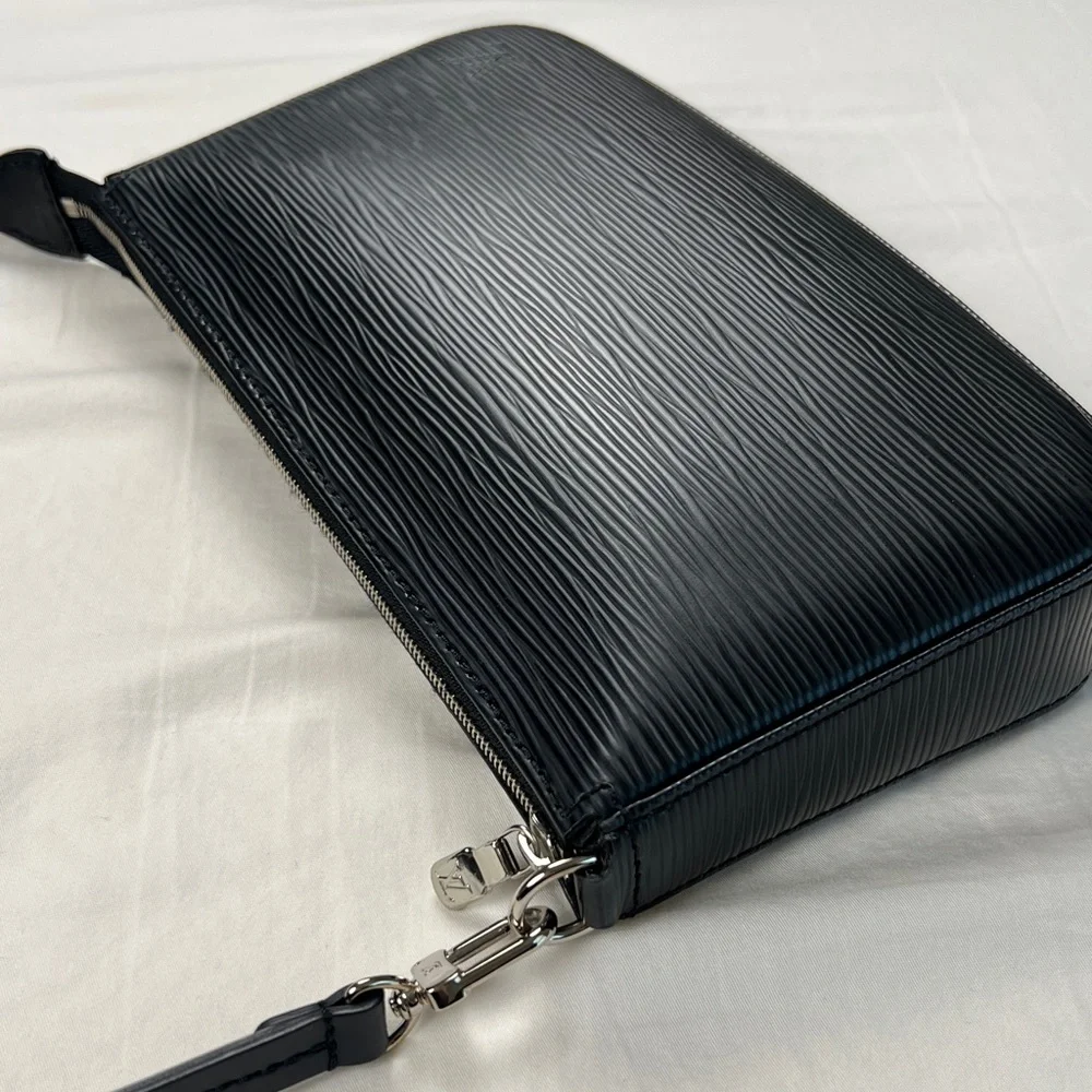 Louis Vuitton Pochette Accessoires Epi Leather - Picture 5 of 16